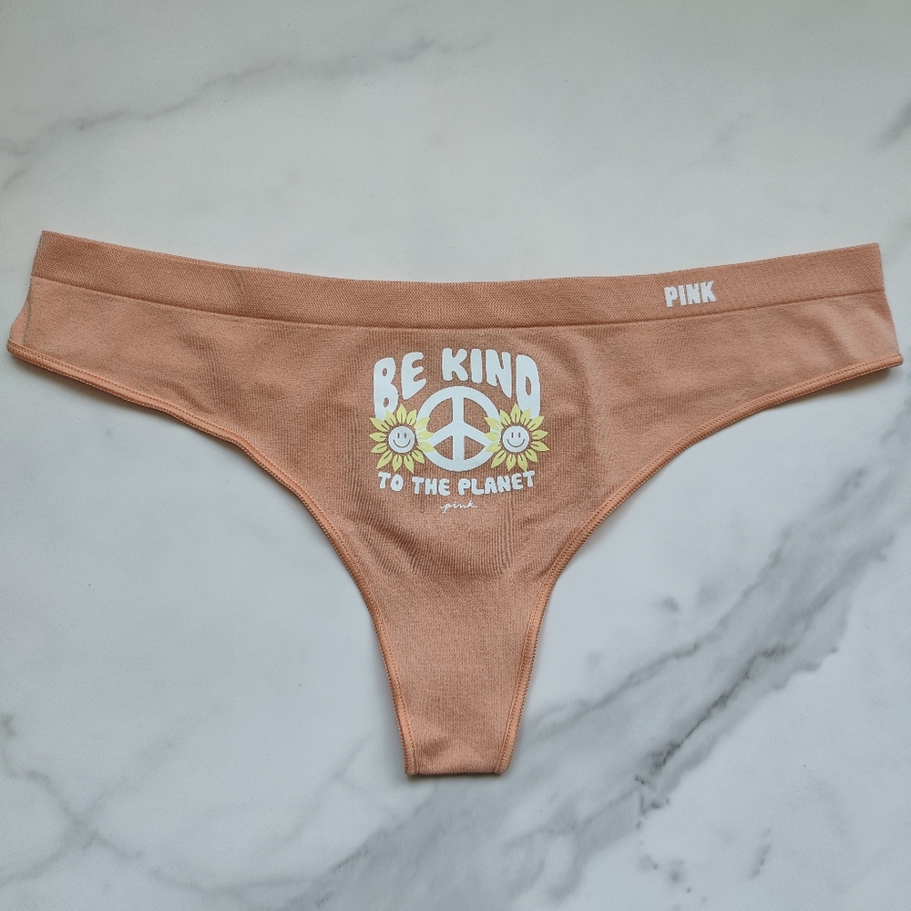 NWT PINK VICTORIA'S SECRET SMOOTH SEAMLESS THONG PANTY IN SIZE LARGE CORAL CREAM